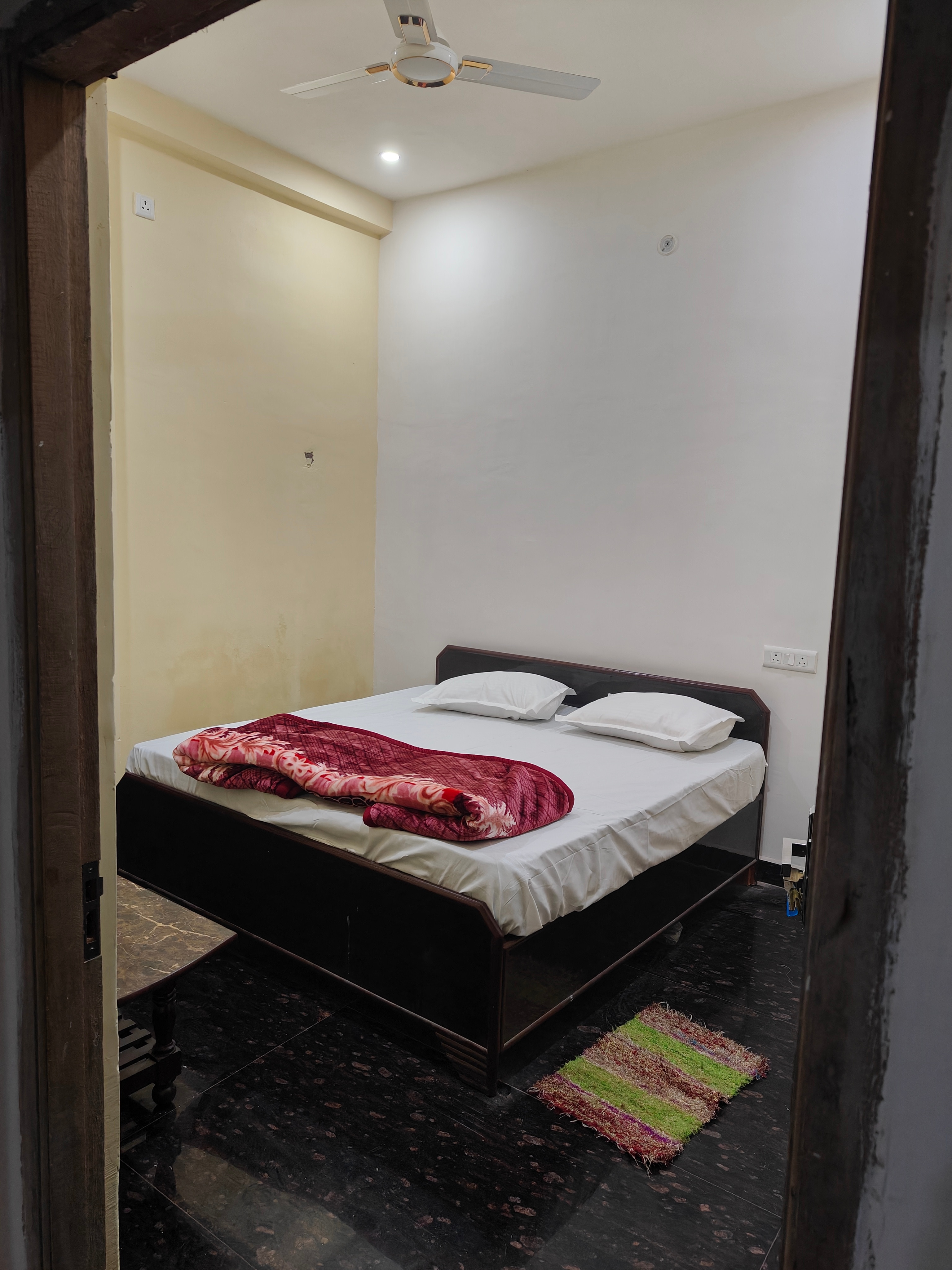 Sky Inn Paying Guest House - Tap to explore photos