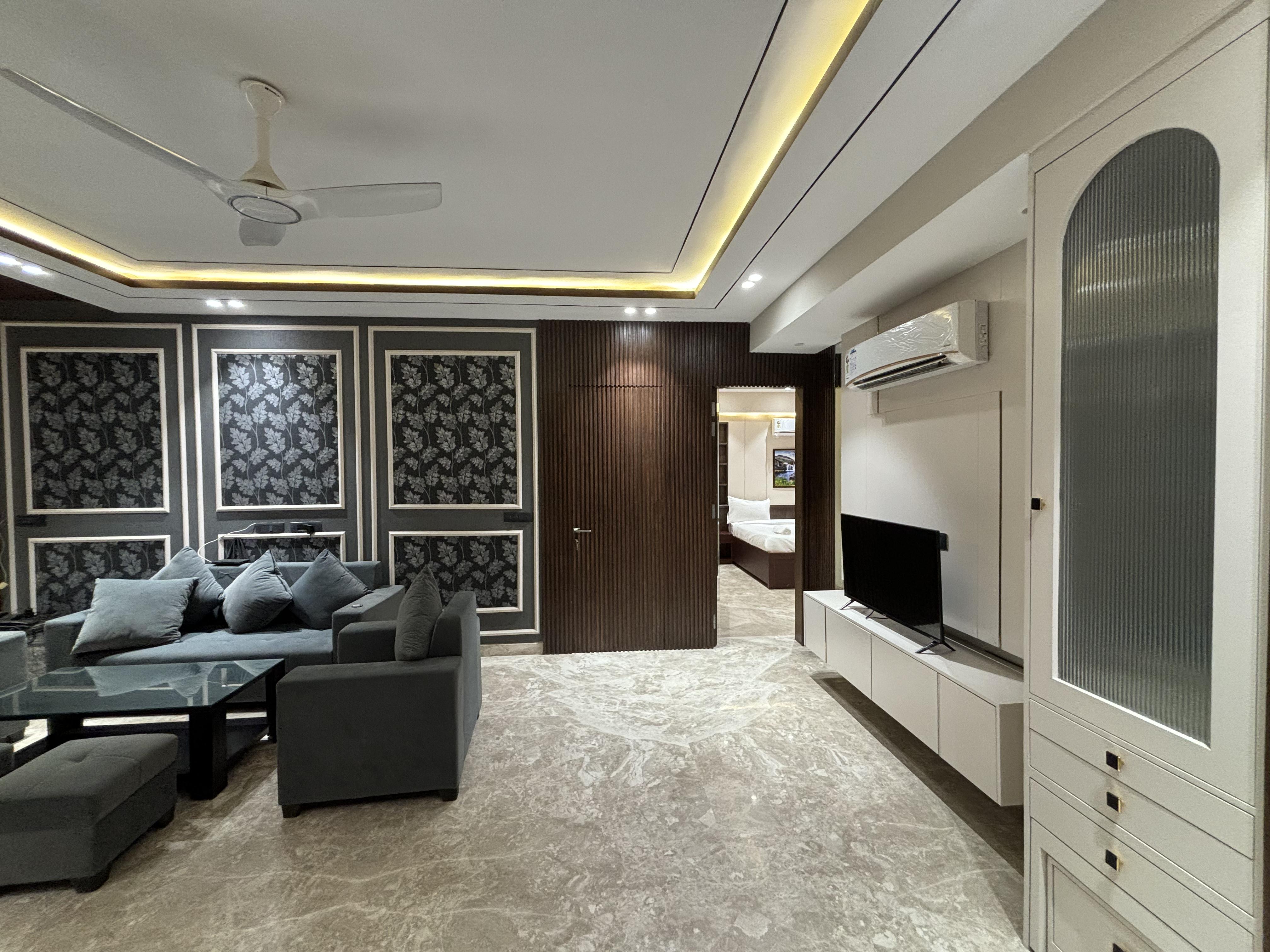 Luxury 4bhk on Golf course road - Tap to explore photos