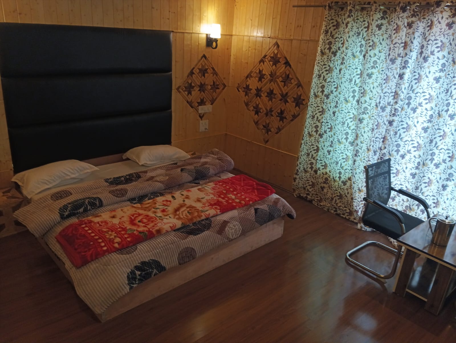 Star Palace Pahalgam - Tap to explore photos