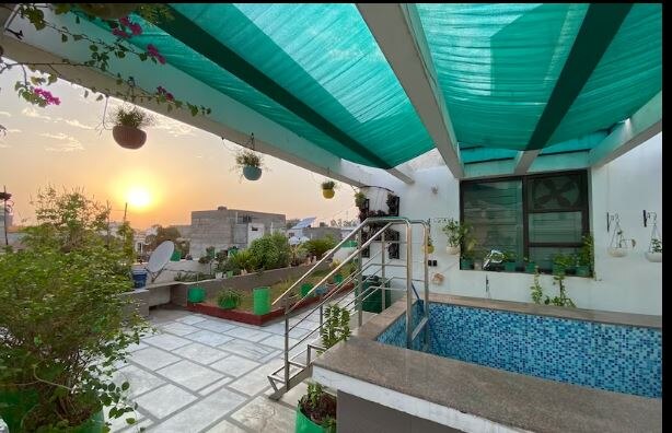 Splendid Terrace Garden room in Natures lap - Tap to explore photos