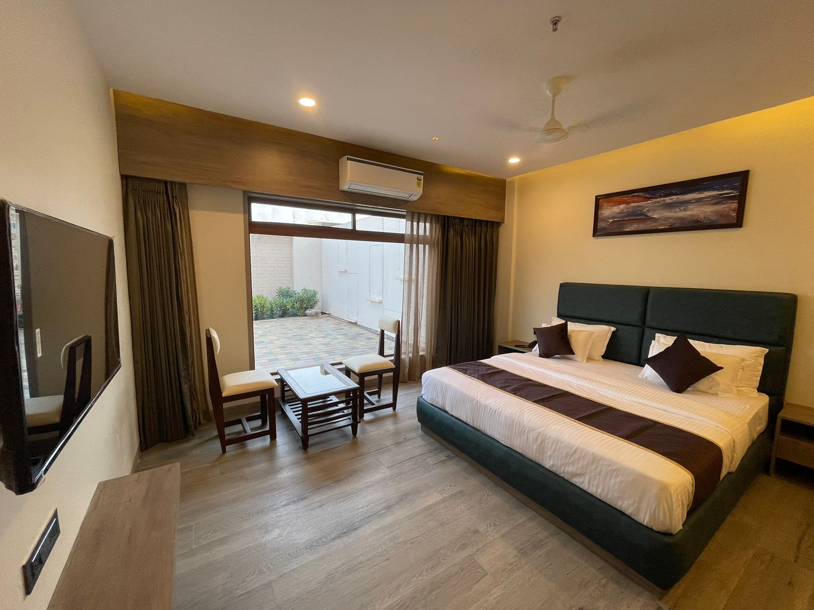 Hotel Vidhaan International - Tap to explore photos
