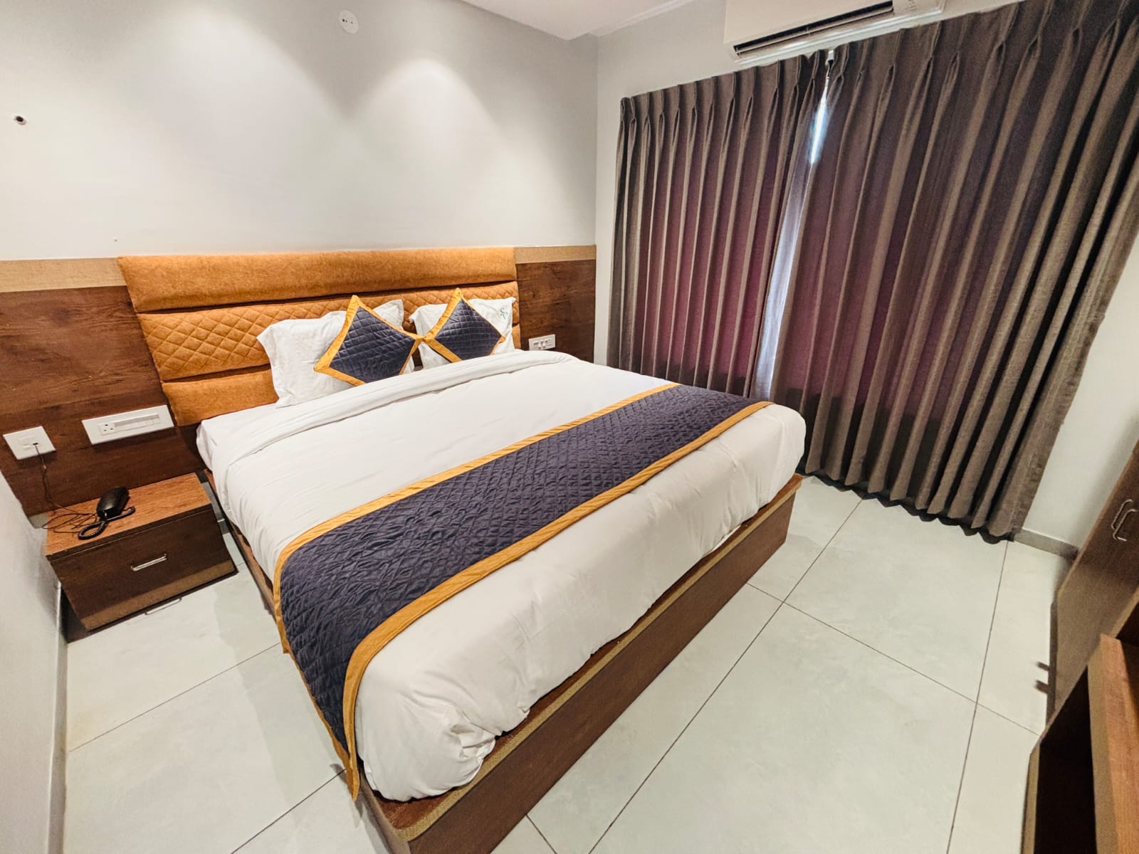 Hotel Serene Praia - Tap to explore photos