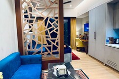 Cozy Evening Stay At Glxy Blue Sapphire, Greater Noida