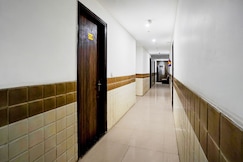 SPOT ON SAVERA INN, Hapur