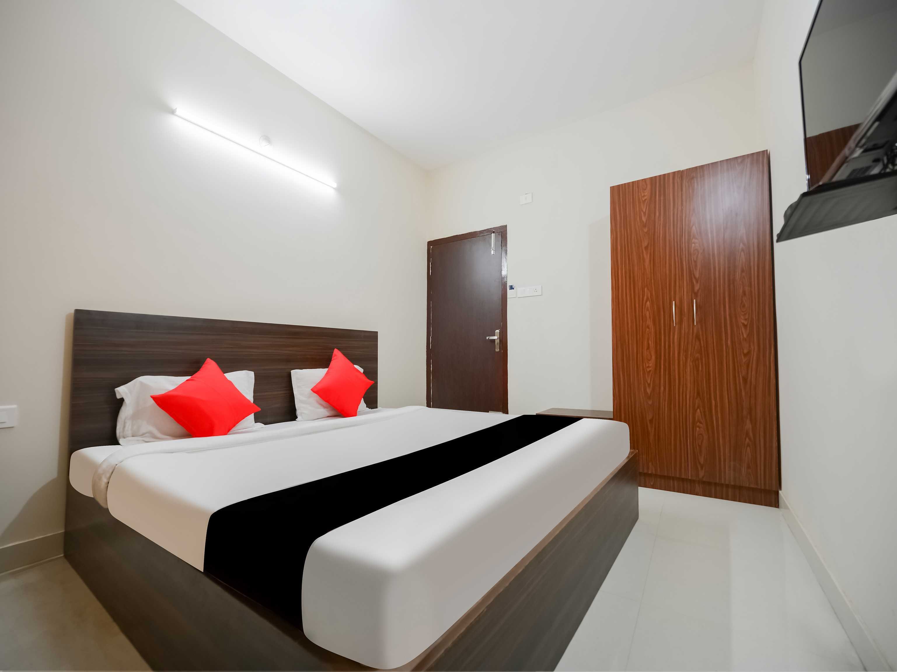 Hotel O Namaskar Diamond Key - Tap to explore photos