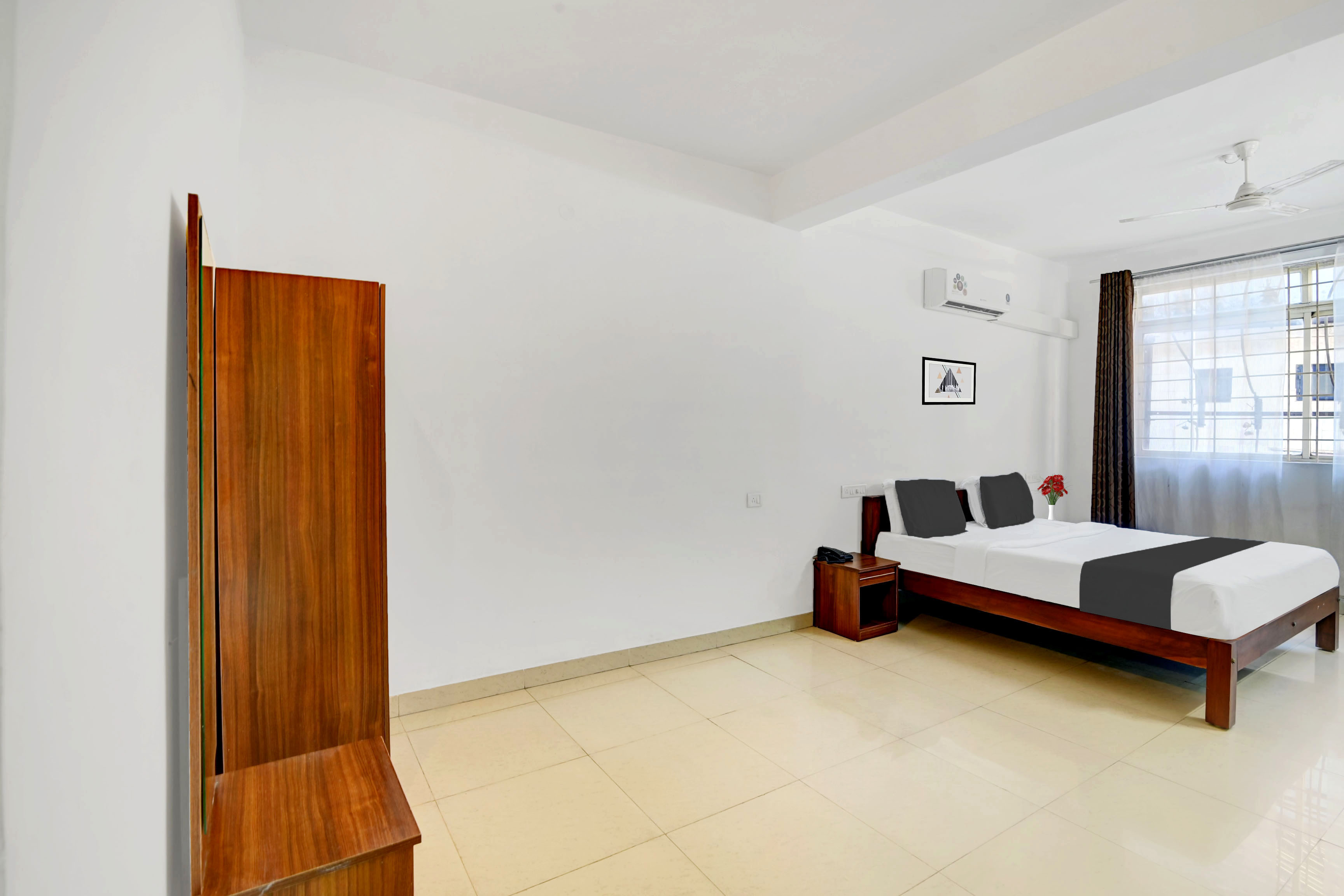 Super Collection O Madikeri City Center Near KSRTC Bus Stand Coorg Formerly Hotel Ragsys - Tap to explore photos