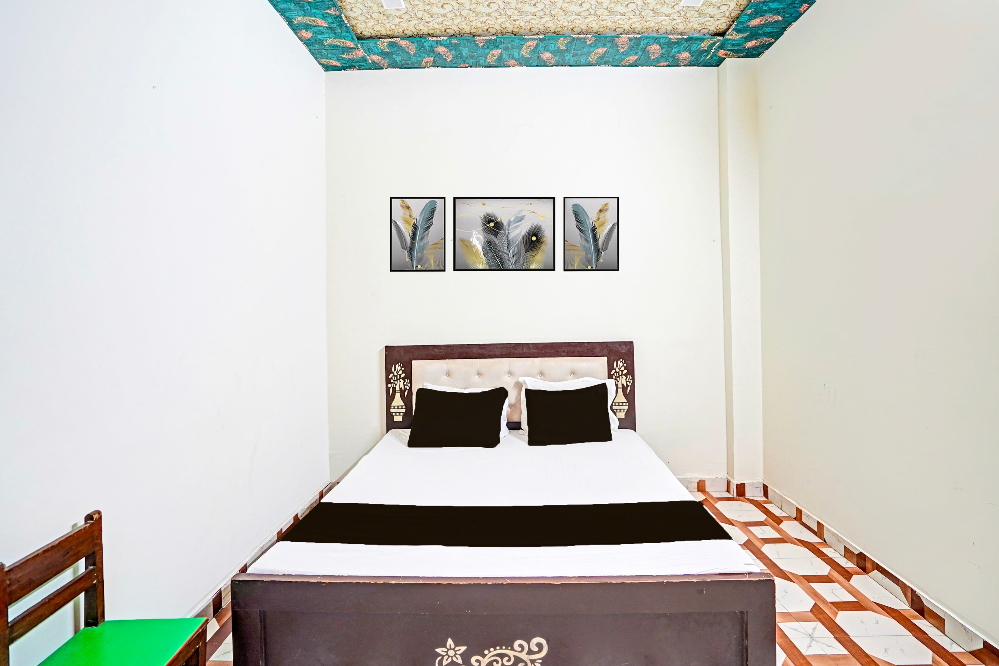 Hotel O BHIMPURI MEMORIAL HOLY STAY - Tap to explore photos