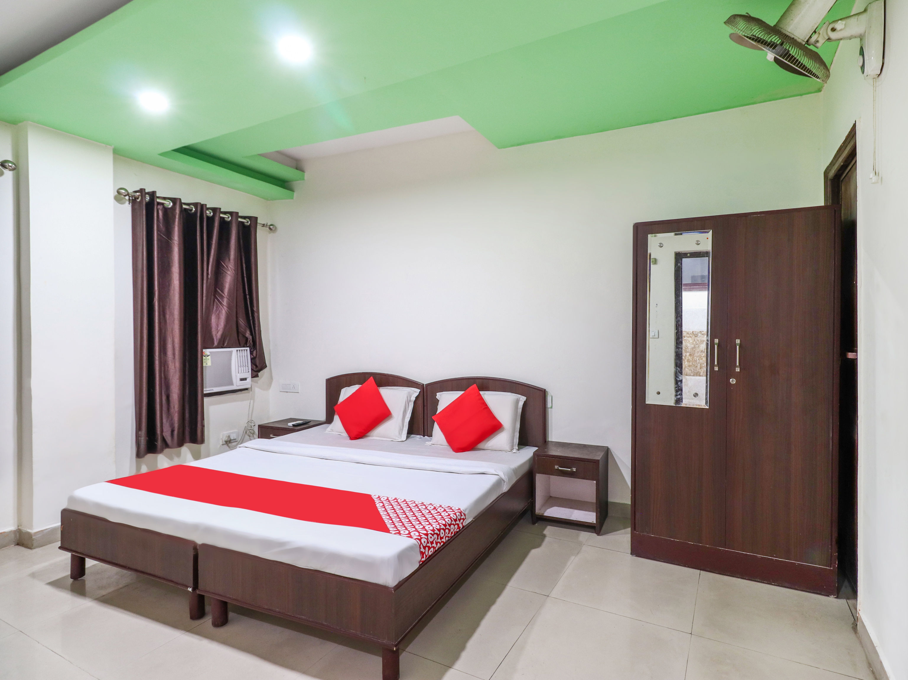 Hotel O 62748 Hotel Zeenat - Tap to explore photos