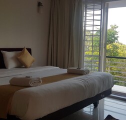 Hill Mountain Balcony Cottage