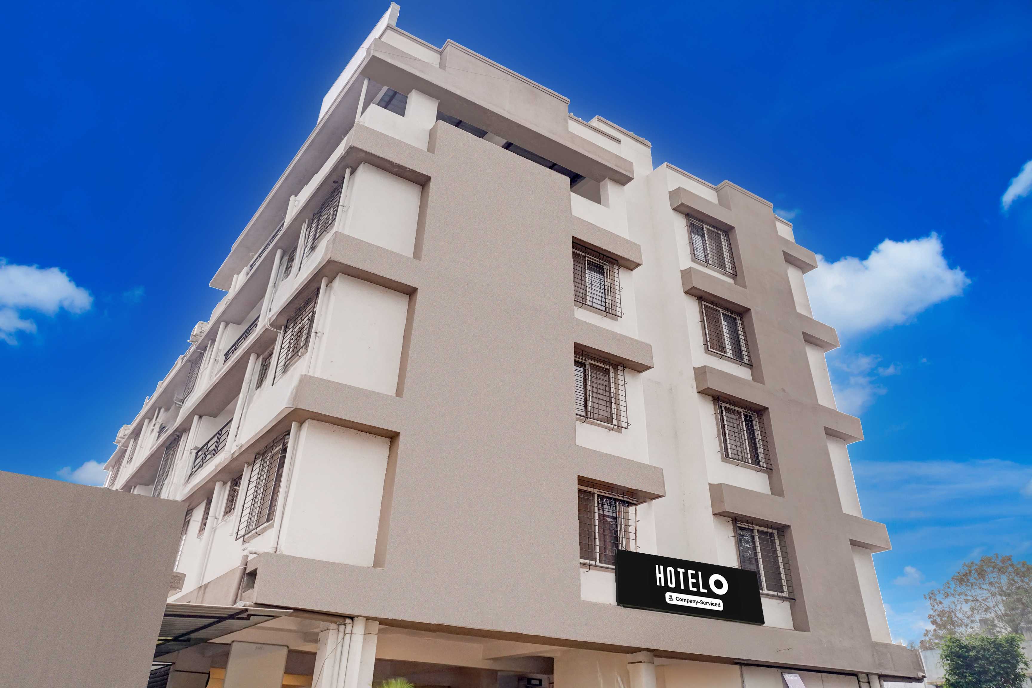 Super Hotel O Mundhwa Chowk Seasons Mall - Tap to explore photos