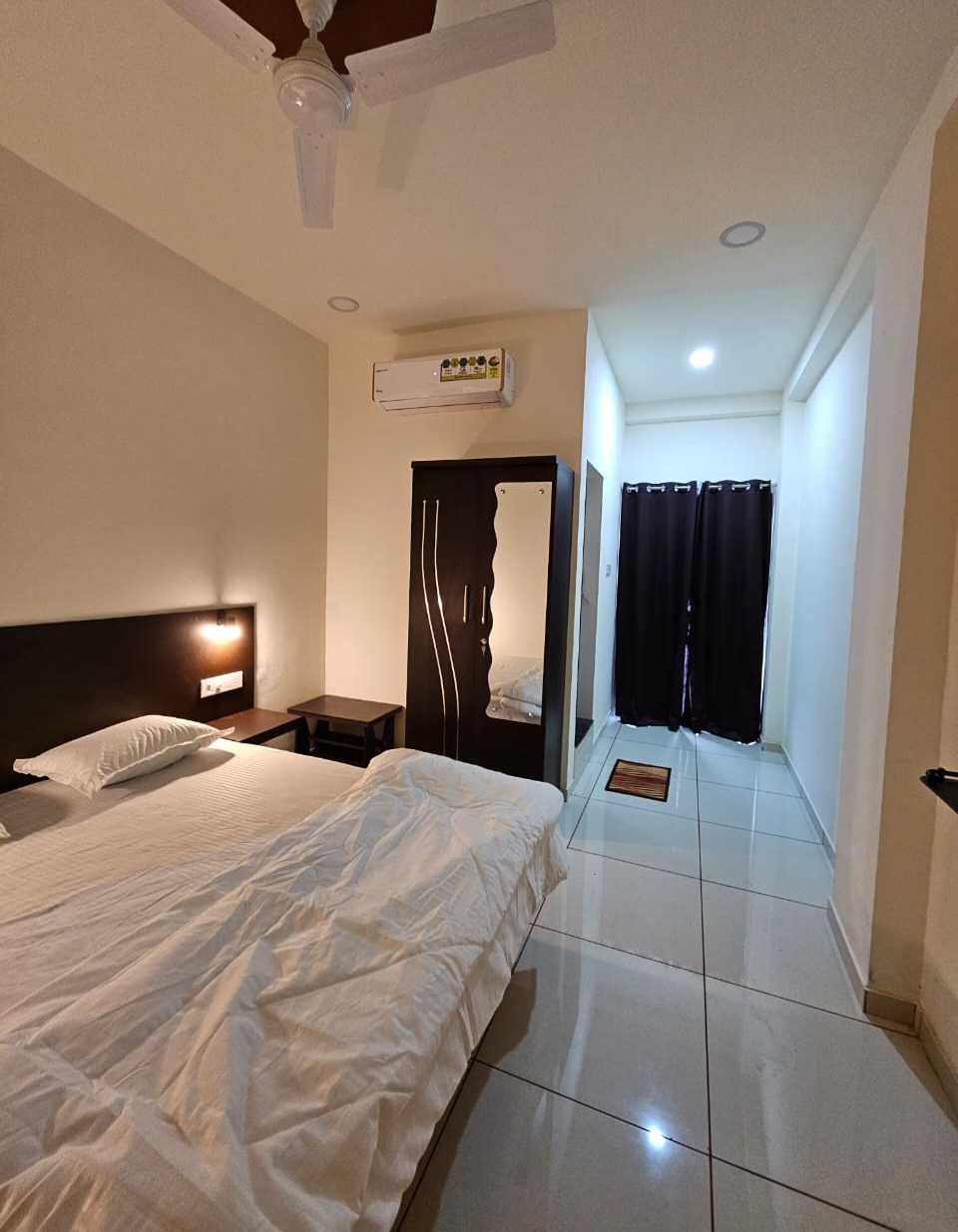 Hotel O Aanand Rooms - Tap to explore photos