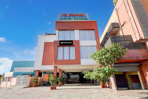 Super Townhouse NK Vivanta Luxury Rooms