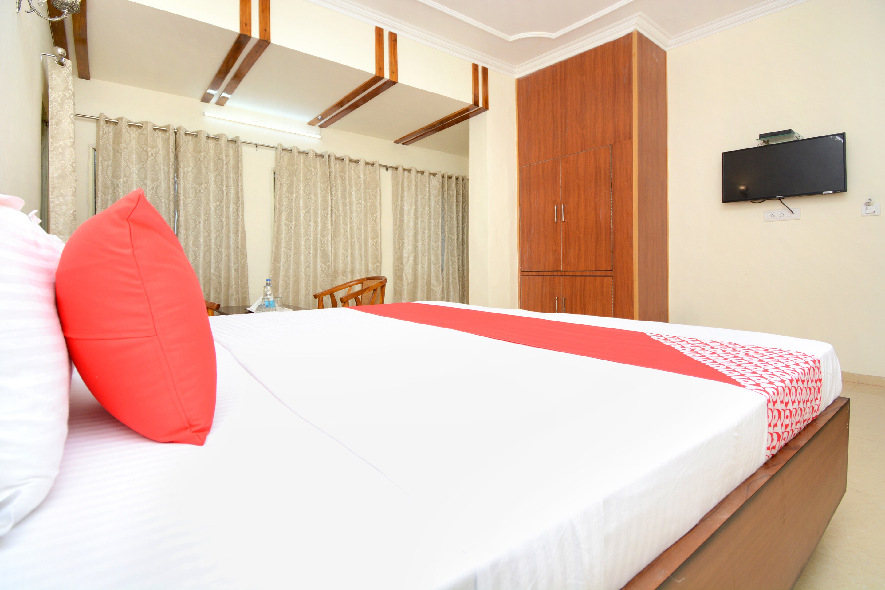 Super Hotel O Dera Bassi Ambala-Chandigarh Road - Tap to explore photos
