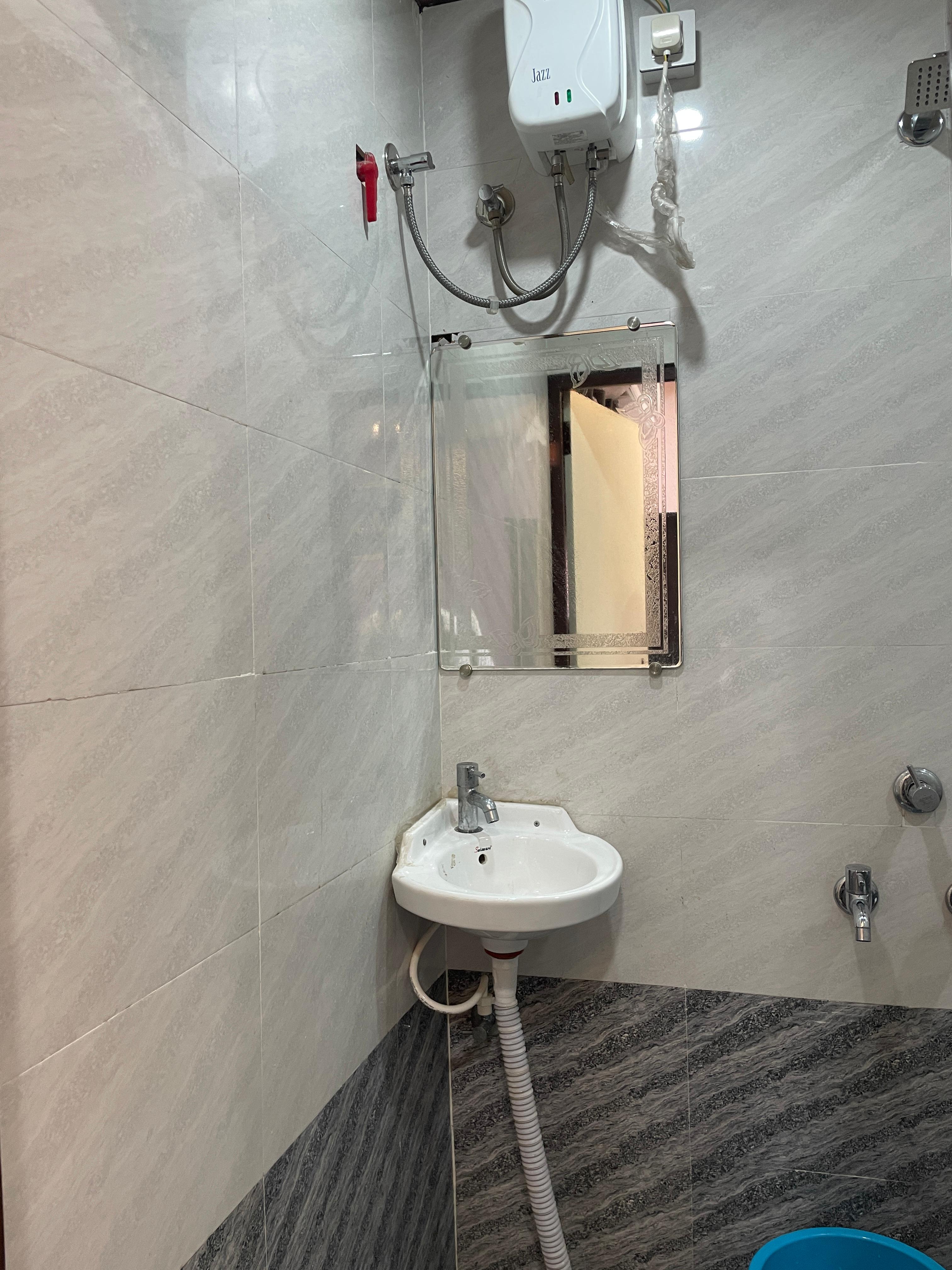 Hotel Sanjay Palace (Near ISBT Bus Stand) - Tap to explore photos