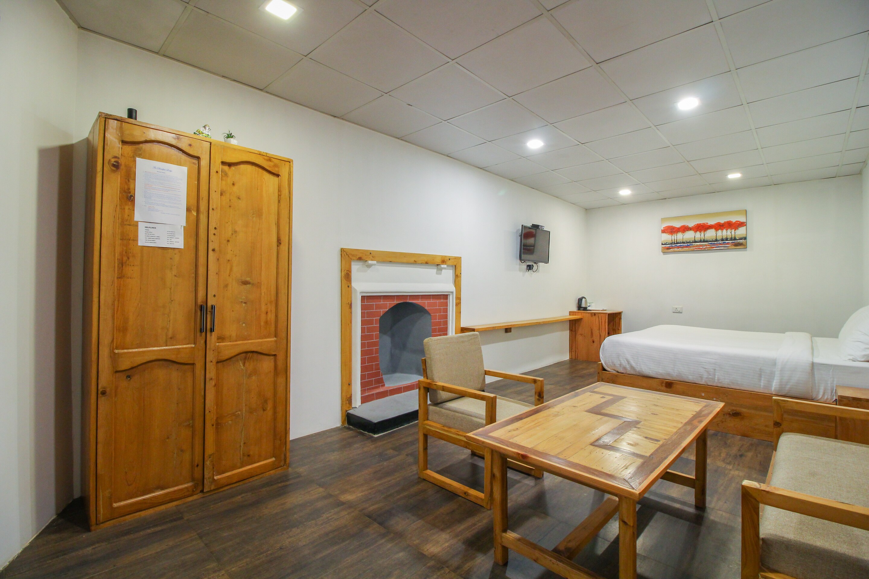 Dhaulpur Lodge - Queen Room - Tap to explore photos