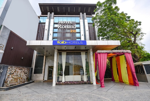 FabHotel Ronald Inn
