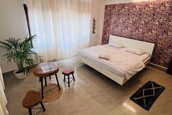 BLACK AND WHITE STUDIO BY SWARGADEO INN, Dibrugarh