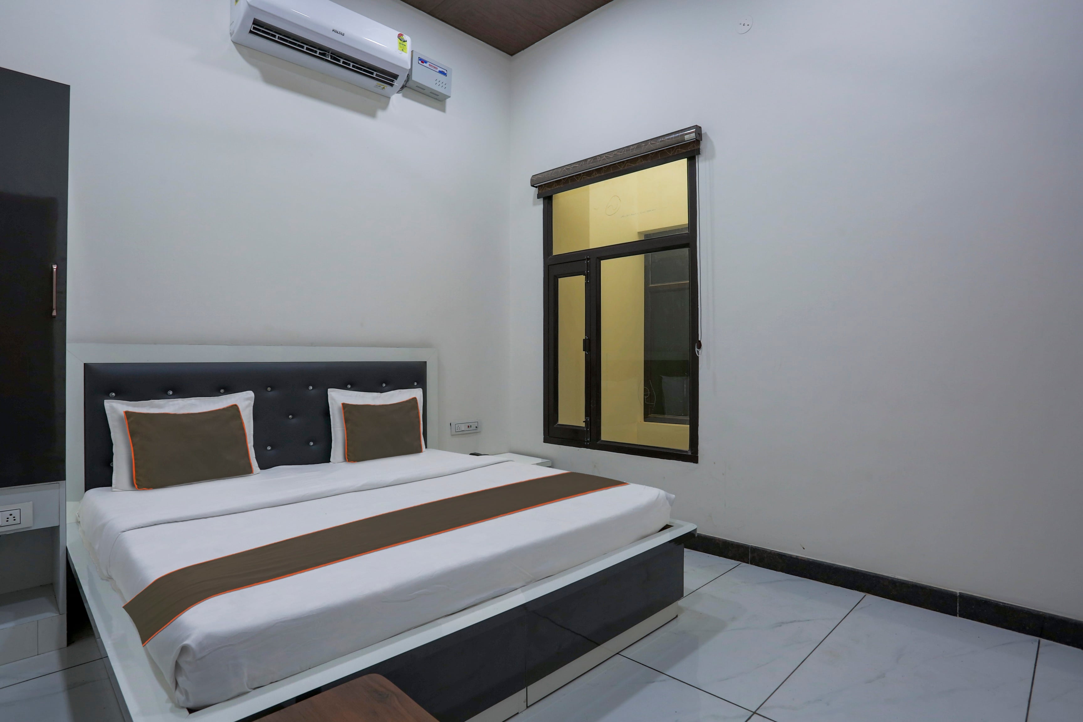 Hotel O Sawera Hotel & Banquet Hall - Tap to explore photos