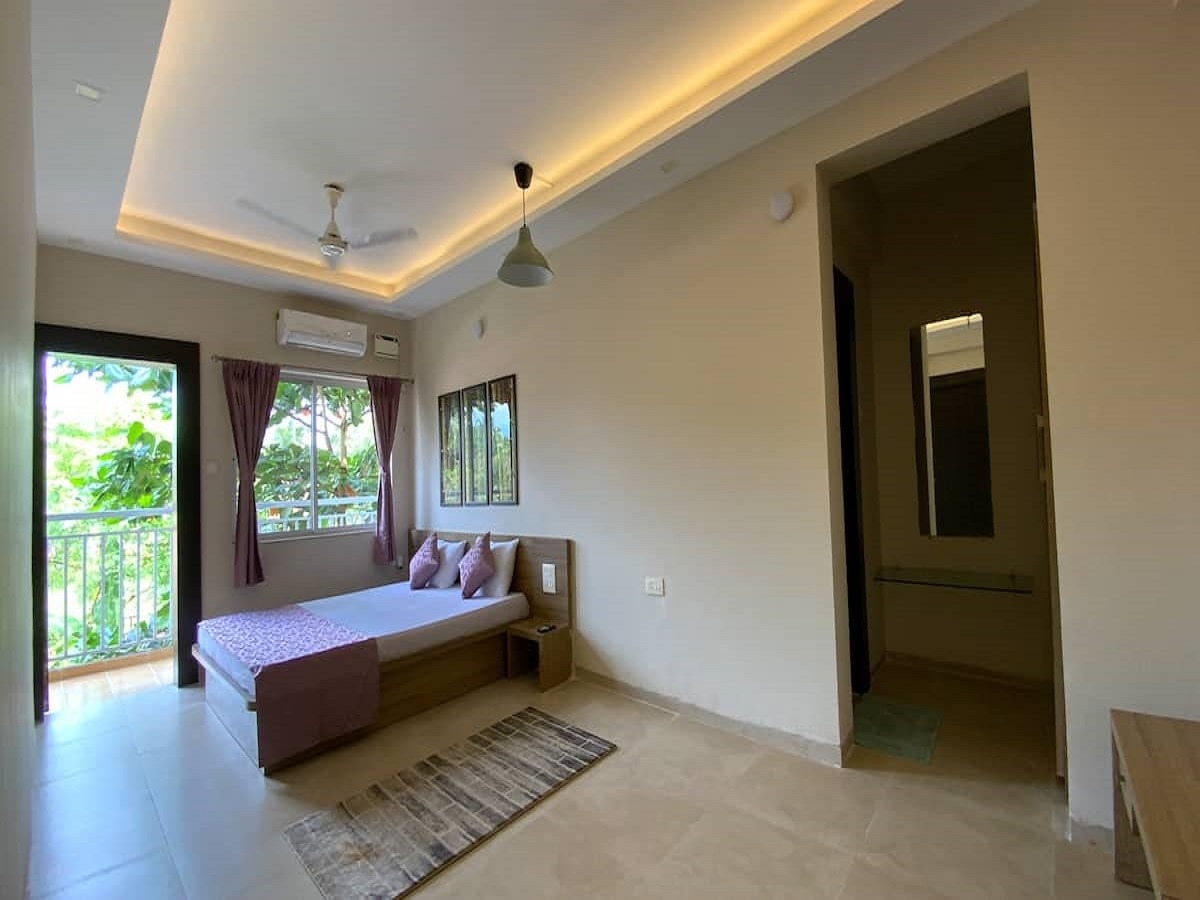 Charming 2 bedroom apartment with pool - Tap to explore photos