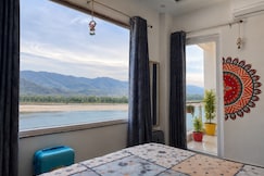 Advaitam Ganga & Hill View by Ganges Ghat Homestay, Rishikesh