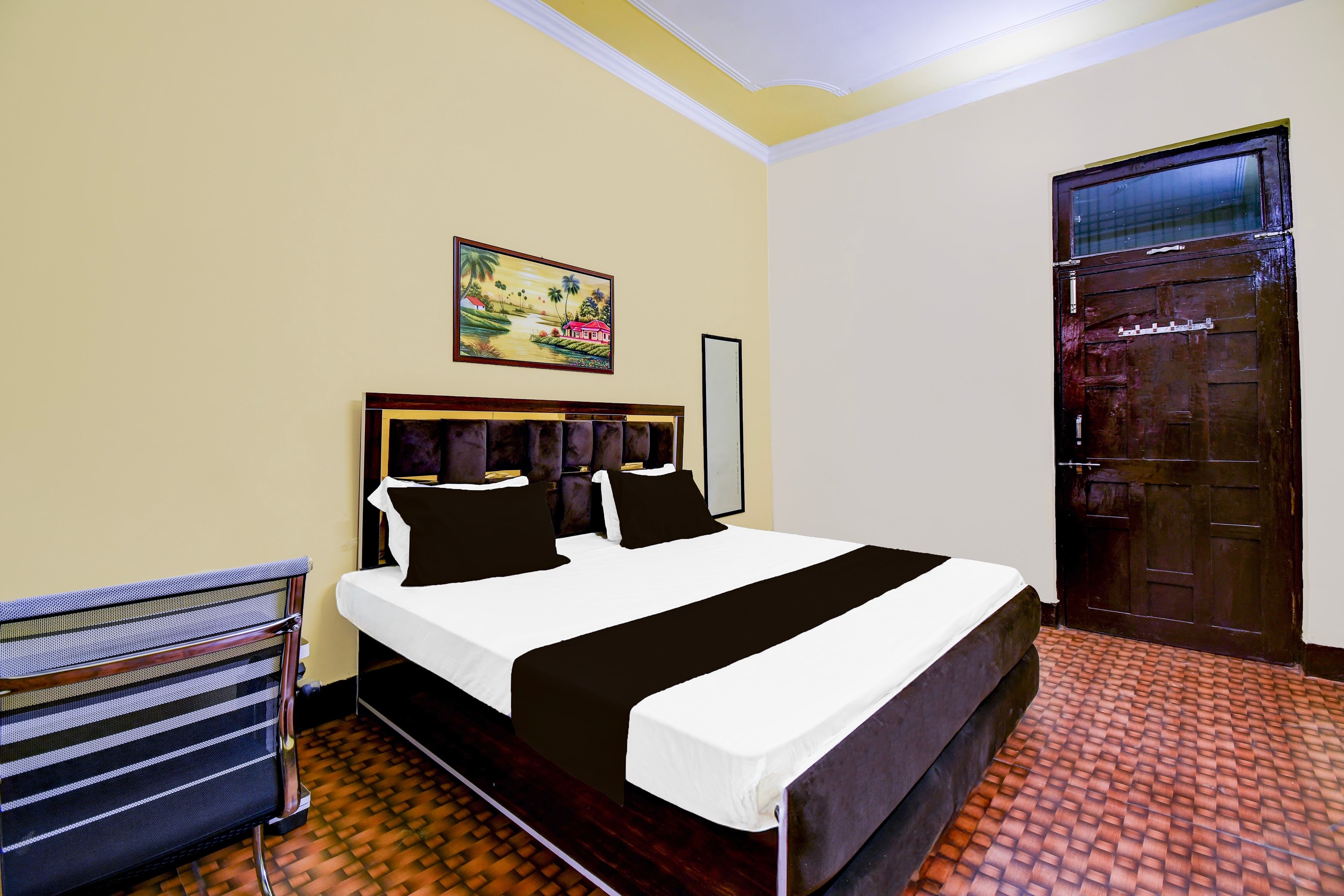 Hotel O SHUBHAM PALACE - Tap to explore photos