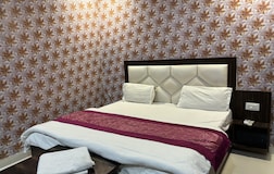 Deluxe Room with AC & Free Wifi