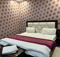 Deluxe Room with AC & Free Wifi