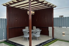 Aura Heights Terrace Deck Luxe Spacious Suite w 2B, Delhi