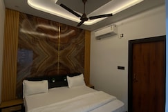 Shri Premanand Dham Naimisharanya, Palia Kalan