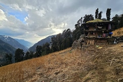 Alexander's Lodge & Brasserie, Kullu