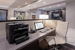 Holiday Inn Express & Suites ANAHEIM RESORT AREA, Orange