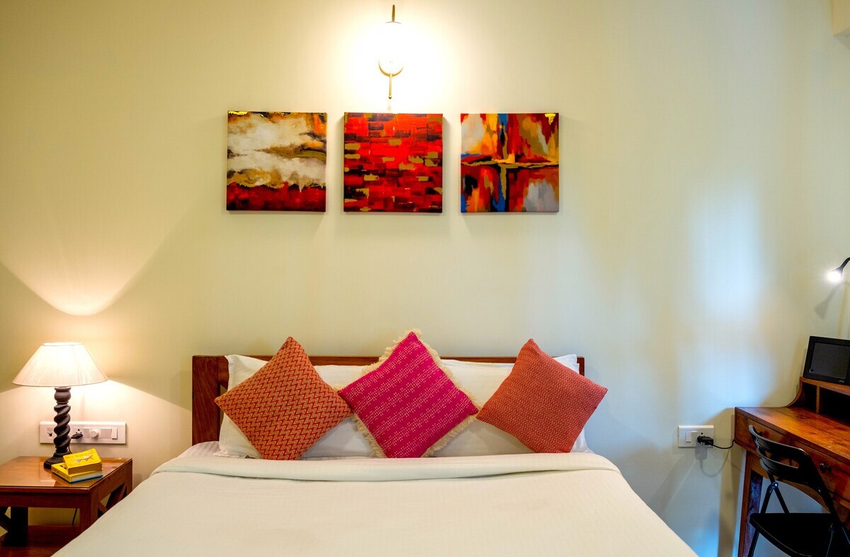 Elegant studio apartment at Baga - Tap to explore photos