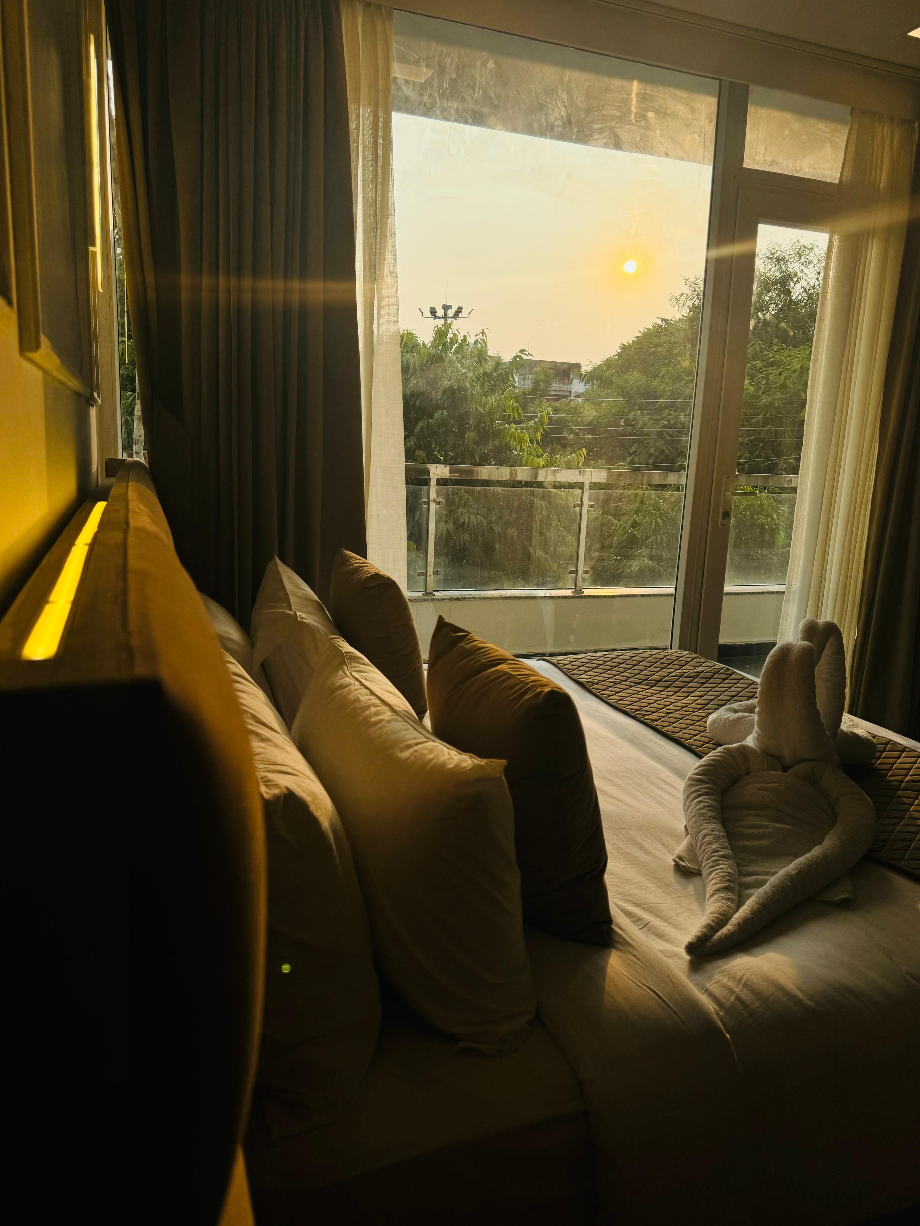 The Royal Oak Premier - Unitech Cyber Park - Tap to explore photos