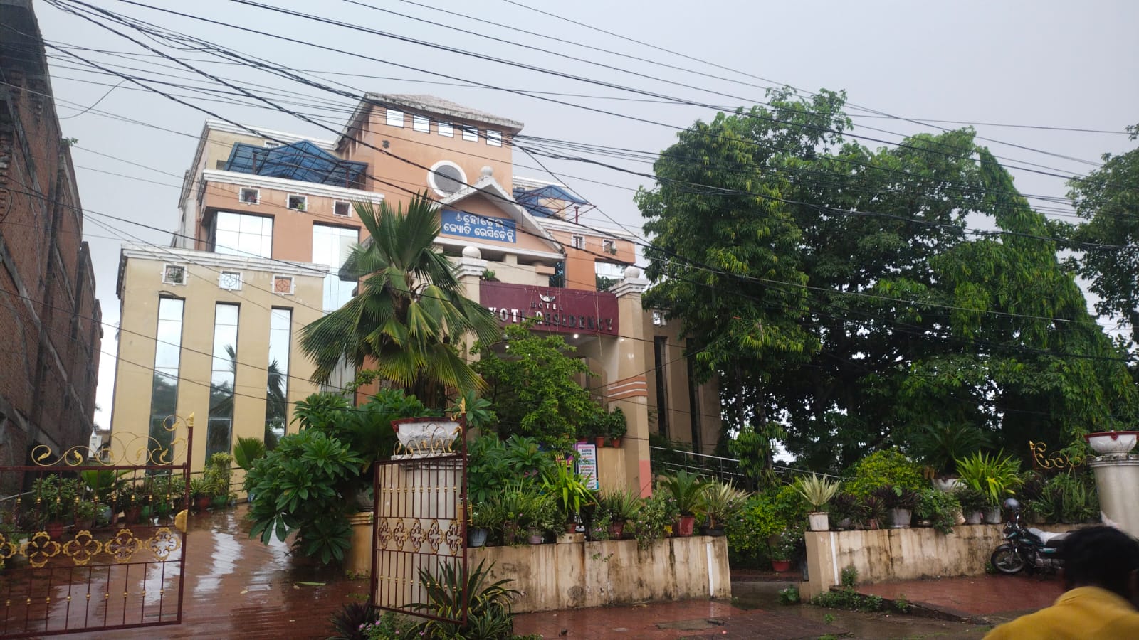 Hotel Jyoti Residency - Tap to explore photos