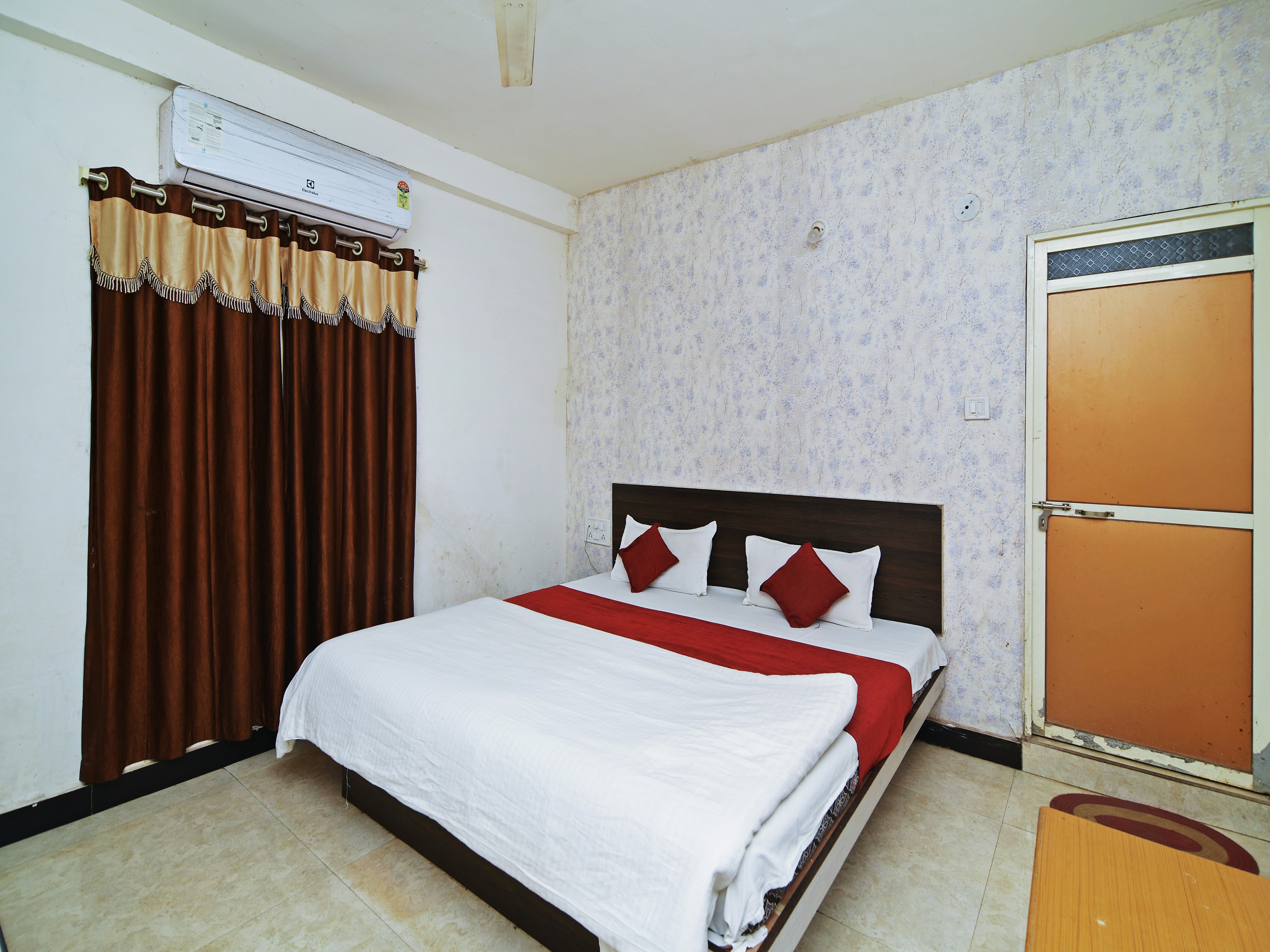 Hotel Bholenath (Opp. Mahakal Mandir) - Tap to explore photos