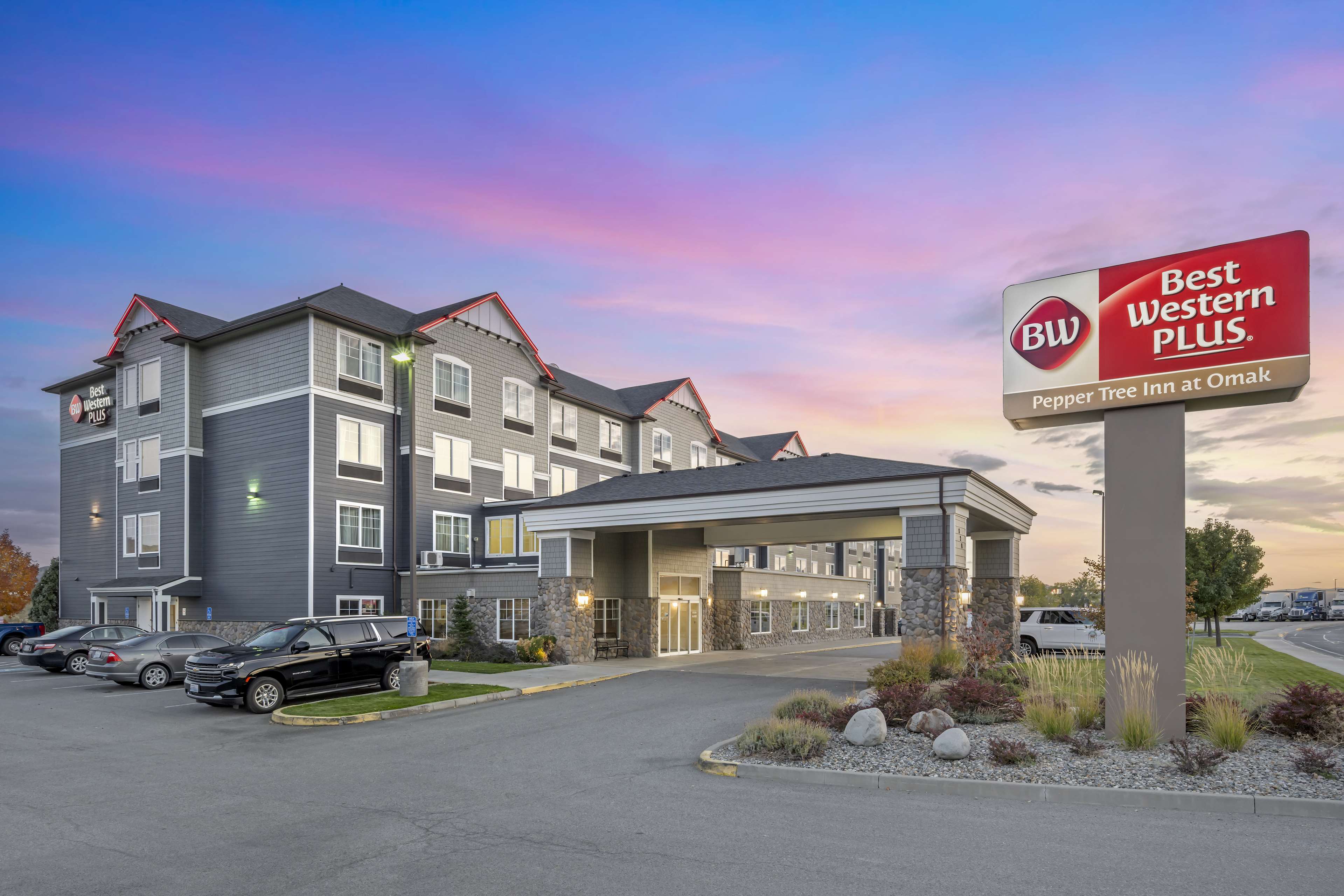 Best Western Plus Peppertree Inn At Omak - Tap to explore photos