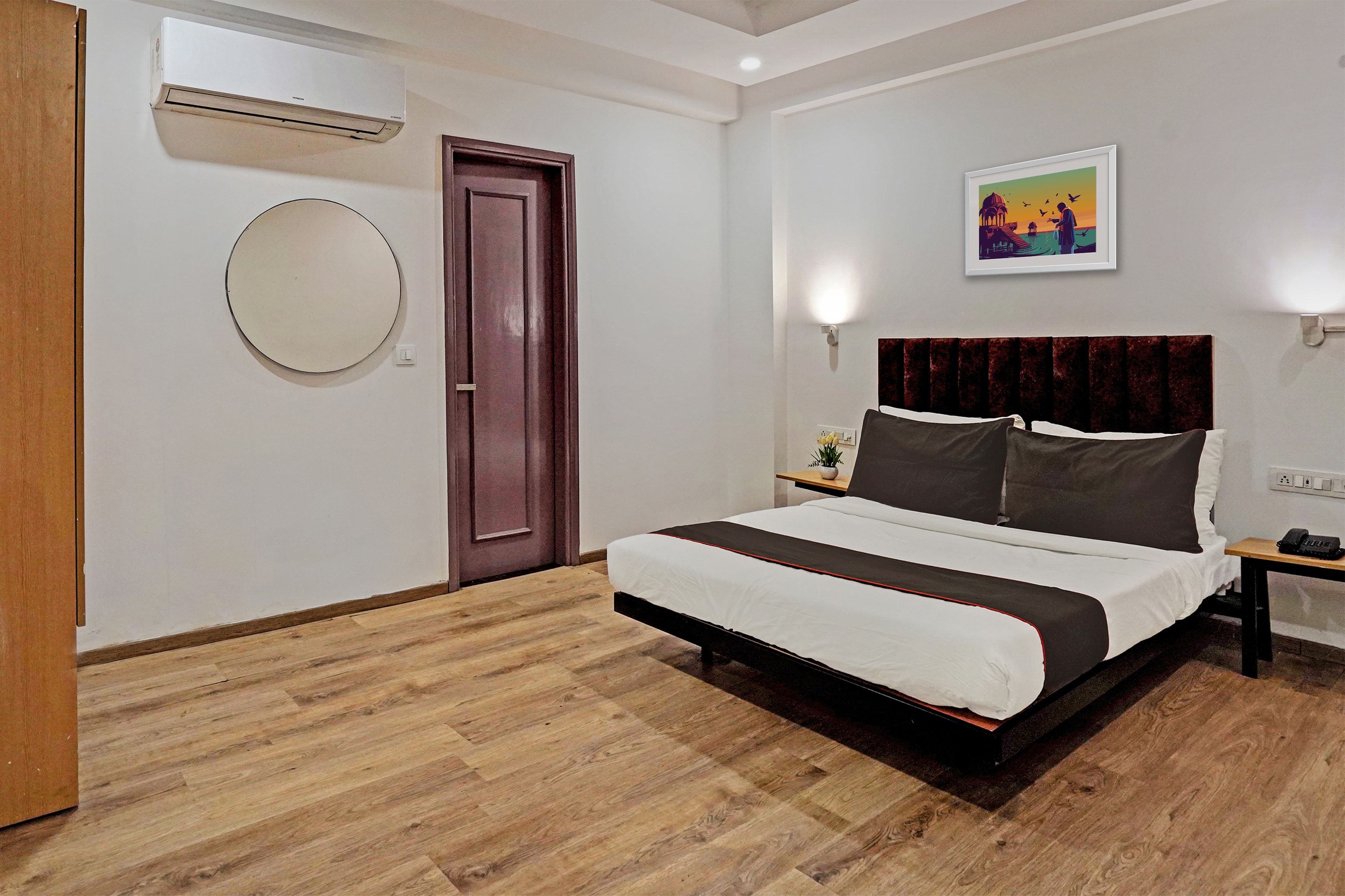 Super Townhouse Sector 57 Near Bestech Central Square Mall - Tap to explore photos
