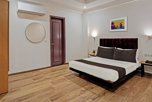 Super Townhouse Sector 57 Near Bestech Central Square Mall