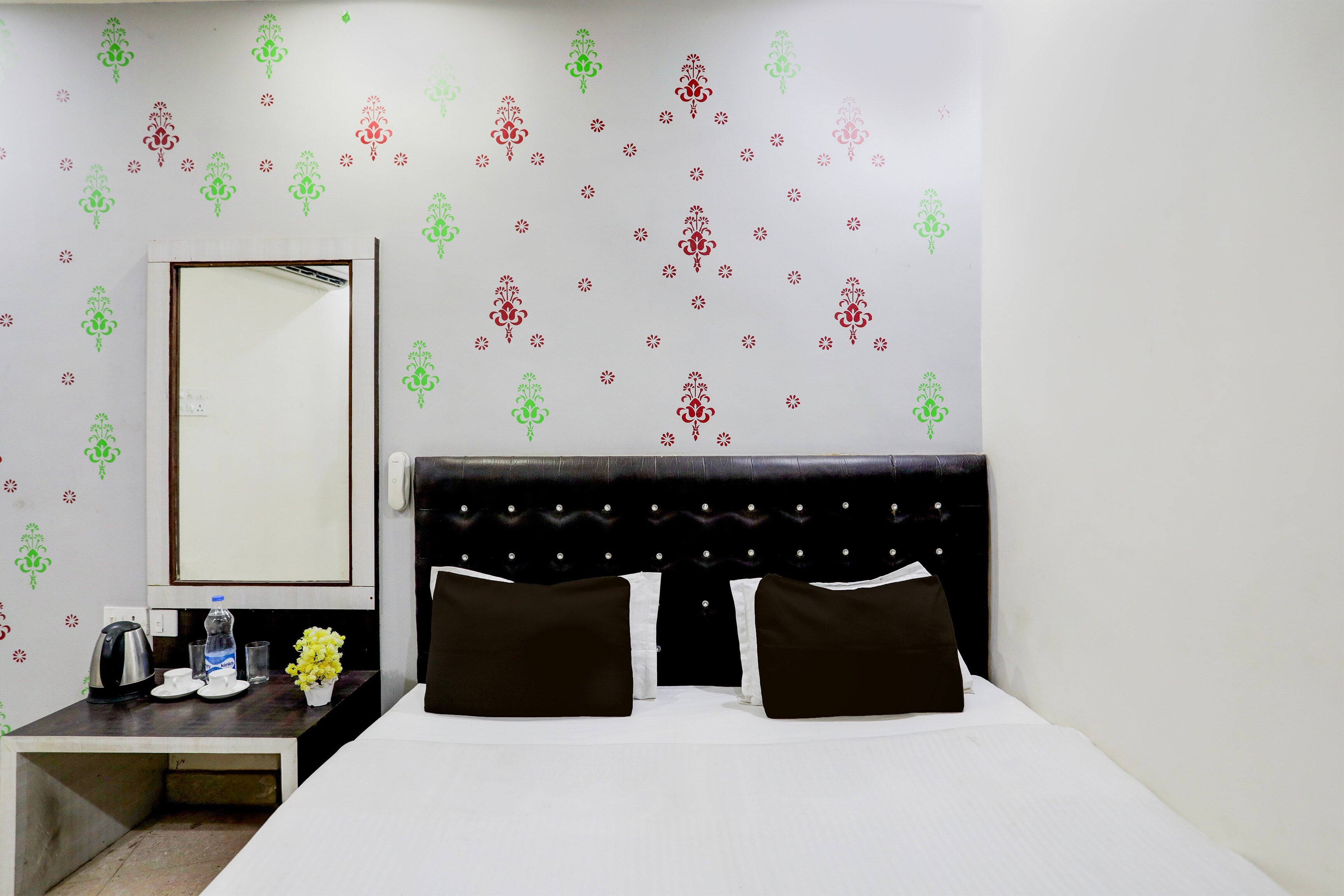 Hotel O RISHI PRABHA KUNJ - Tap to explore photos
