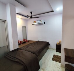 Bedroom 404 ( AC Room With Double Bed + Single Bed )