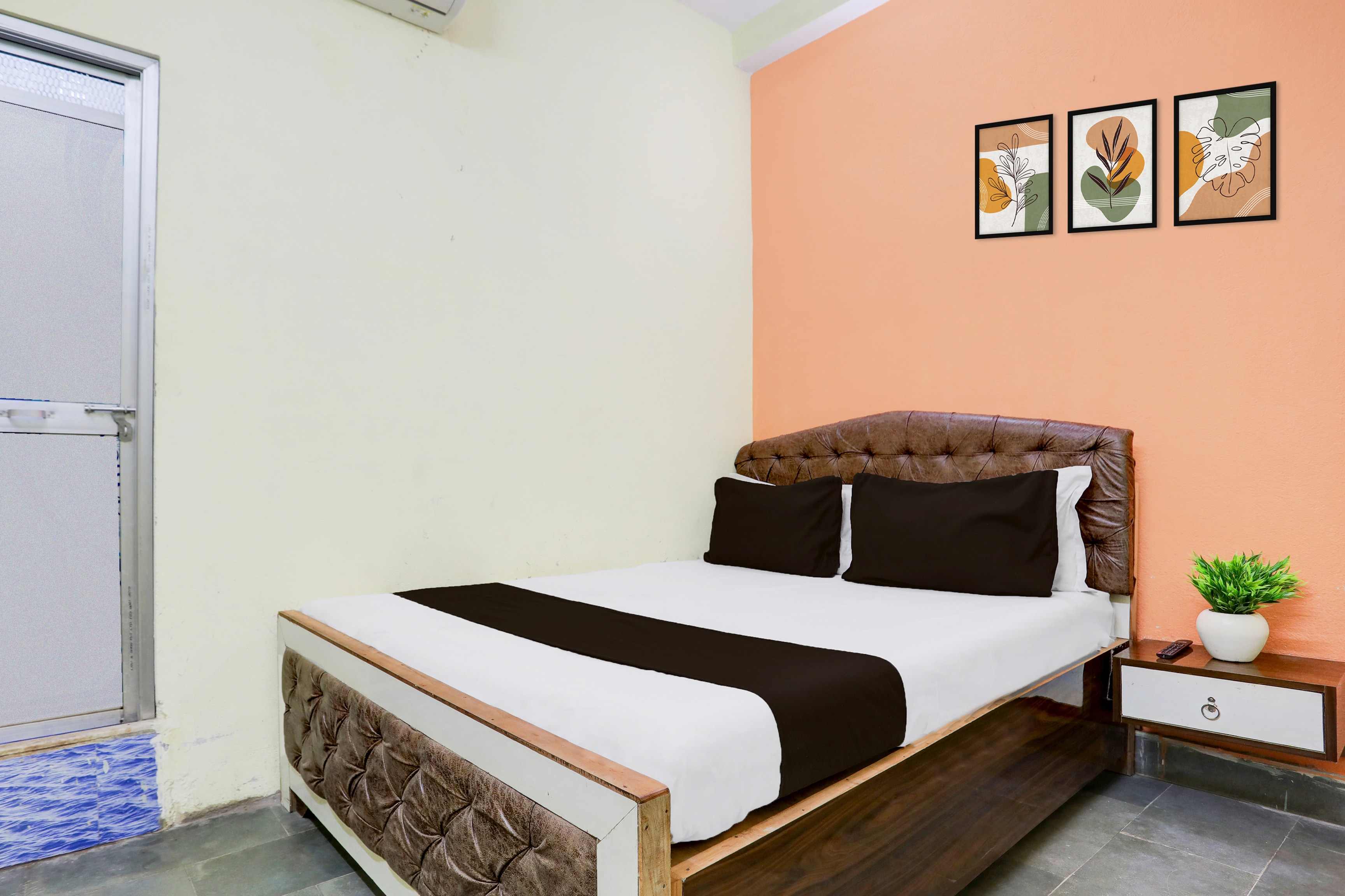 Hotel O Holiday Guest House - Tap to explore photos