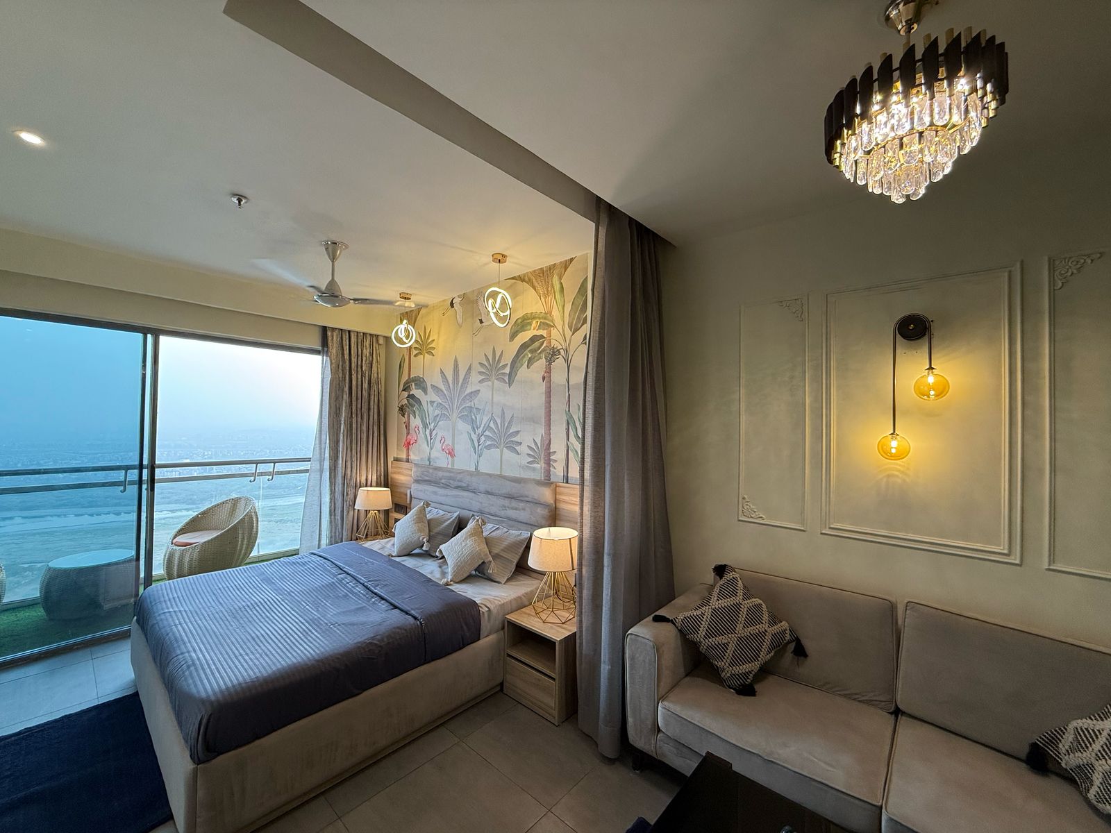 Panoramic city & river views from 40th floor - Tap to explore photos