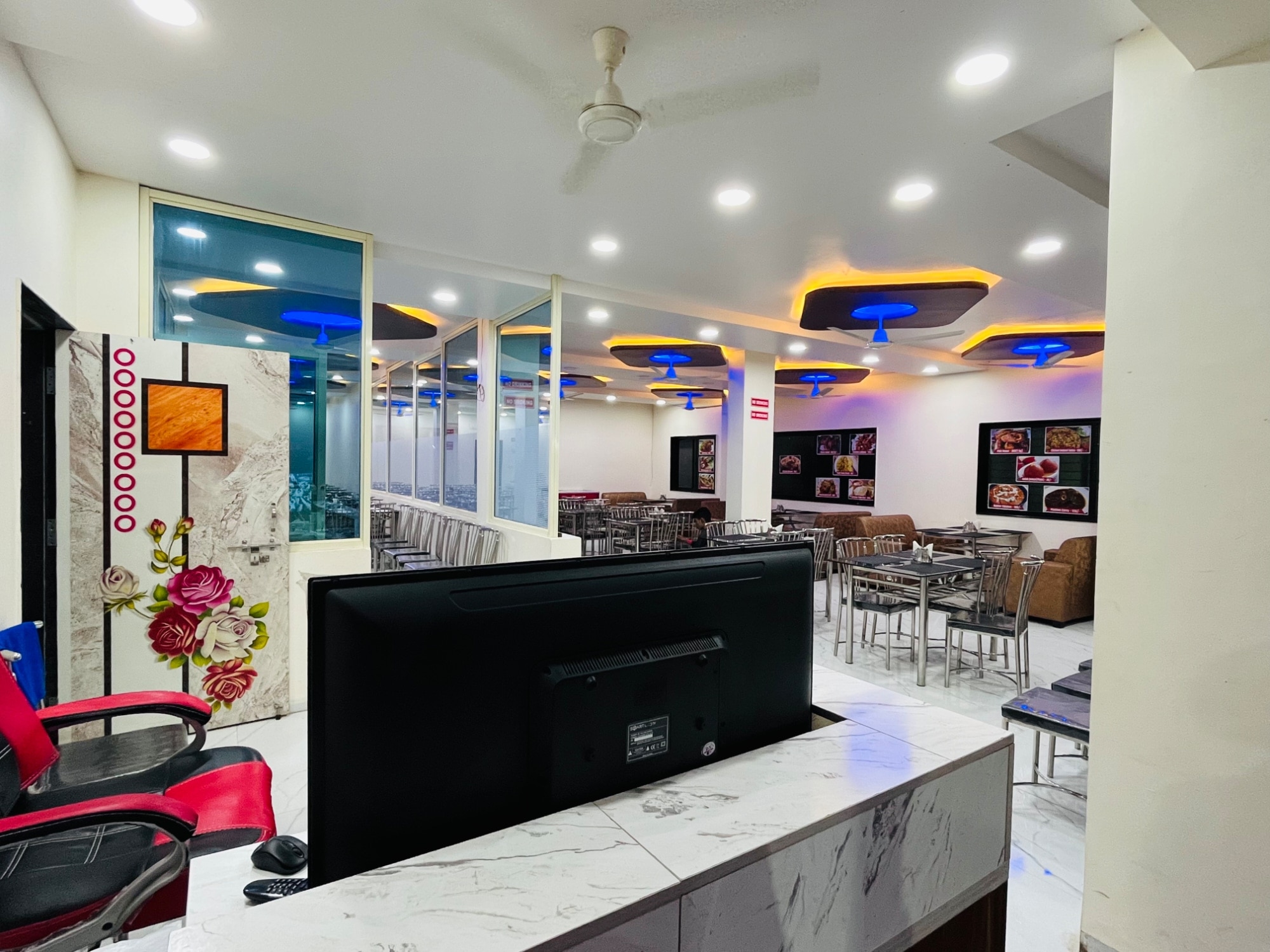 Hotel Ekta Executive - Tap to explore photos