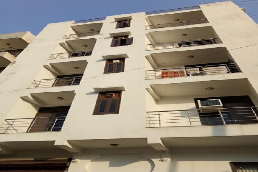 Hotel Rampal Plaza near Apollo Hospital - Tap to explore photos