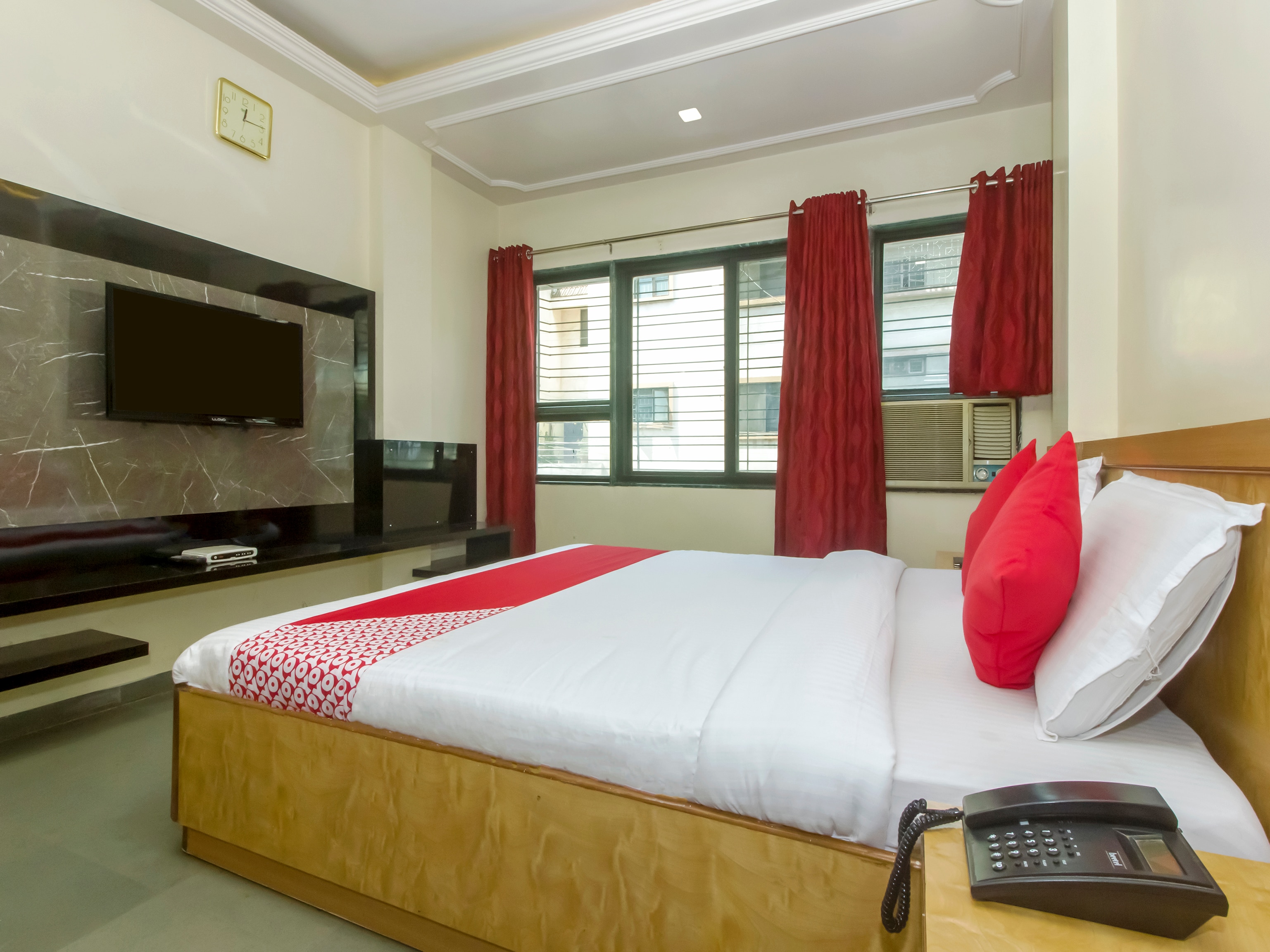 HOTEL NEW UTTAM HIRA PALACE - Tap to explore photos