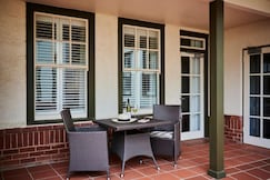 Hotel Kurrajong Canberra, Canberra