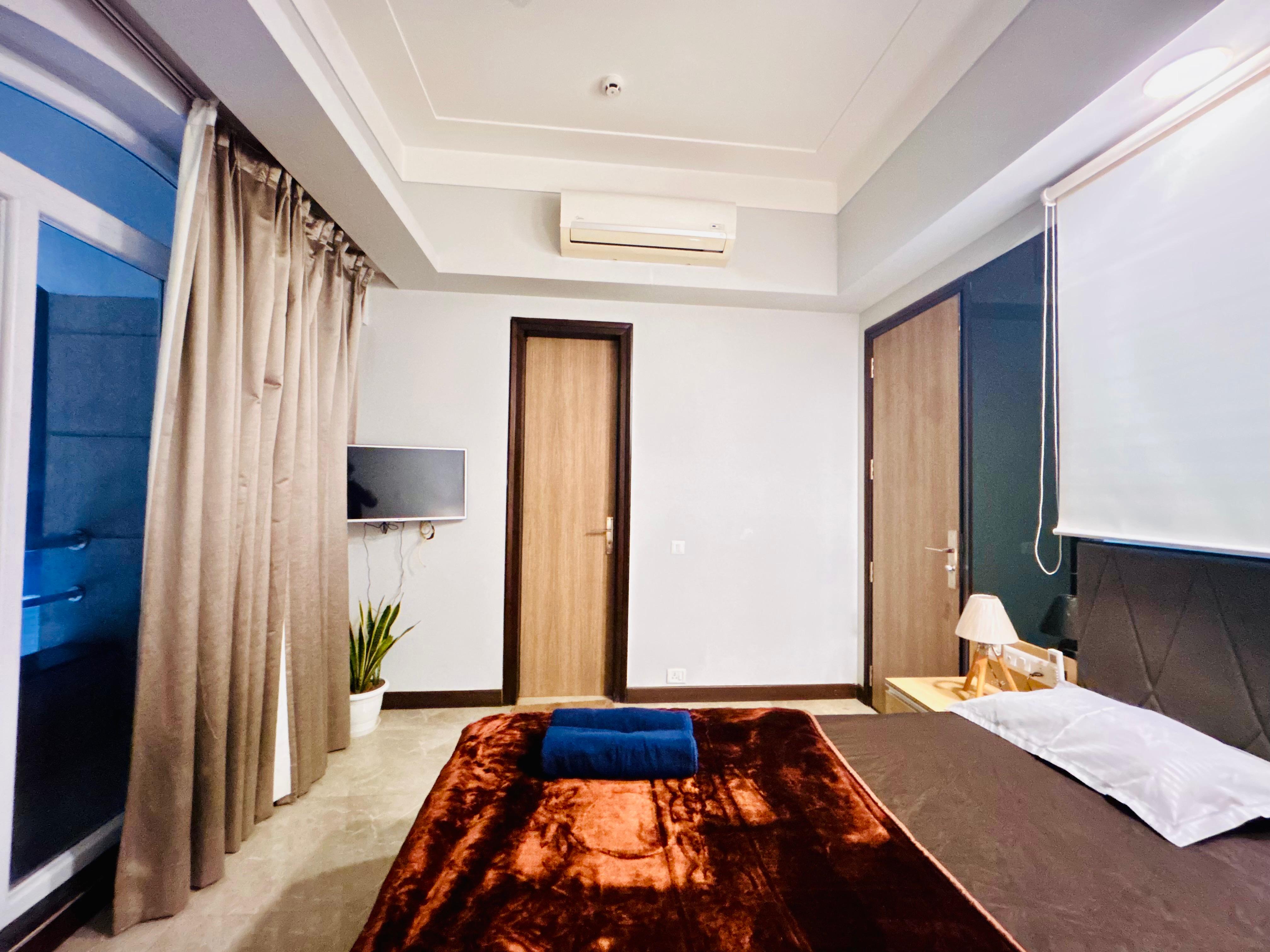 Luxury 1 BHK w Pvt Balcony & Kitchen - Tap to explore photos
