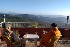 Himadri Homestay | Rooms & Restaurant, Chaukori