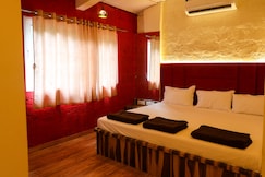 Stayhaven Redstone 3BHK Pvt Pool with Projector Hall, Thane