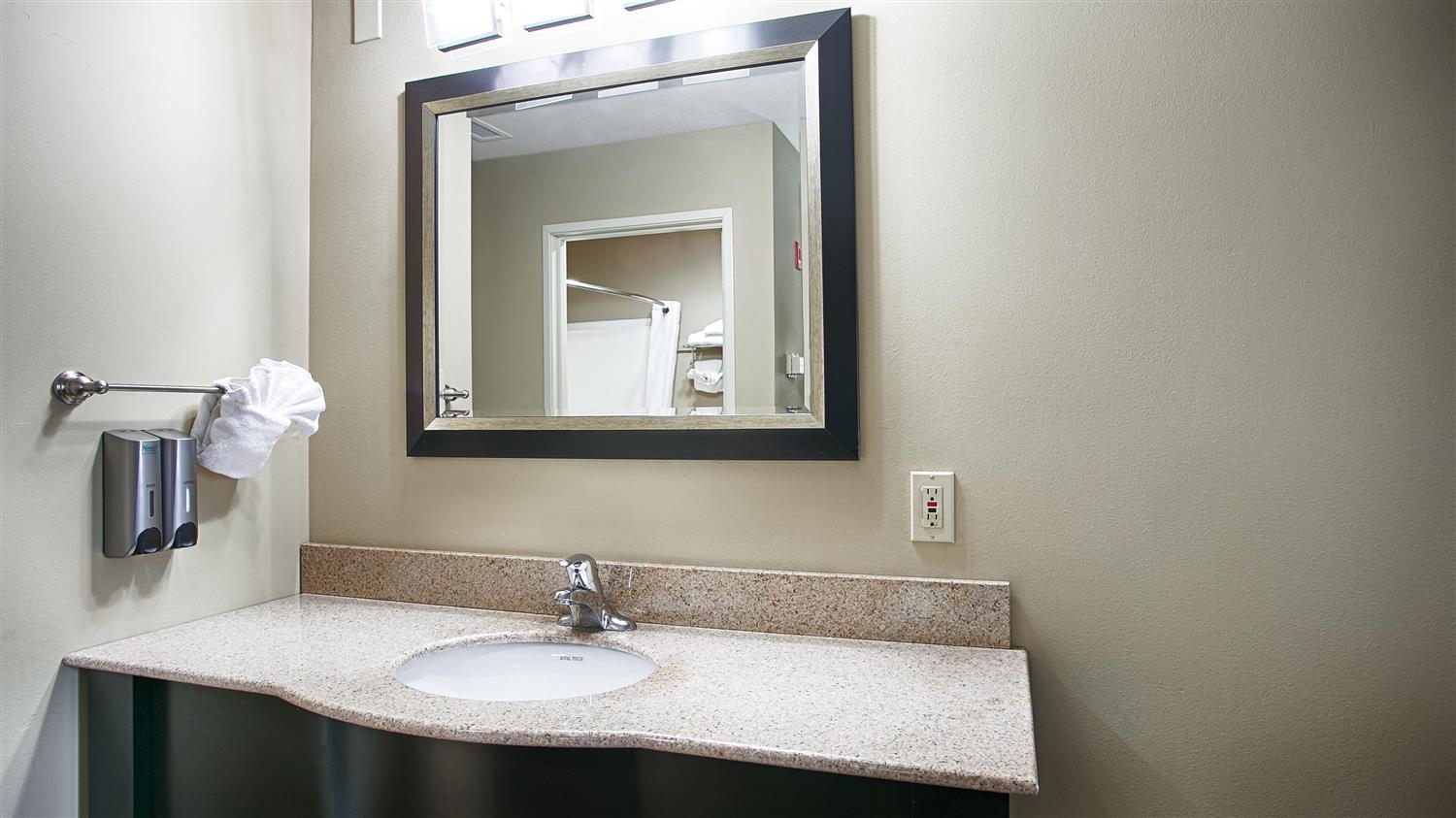 Best Western Plus Pioneer Park Inn - Tap to explore photos